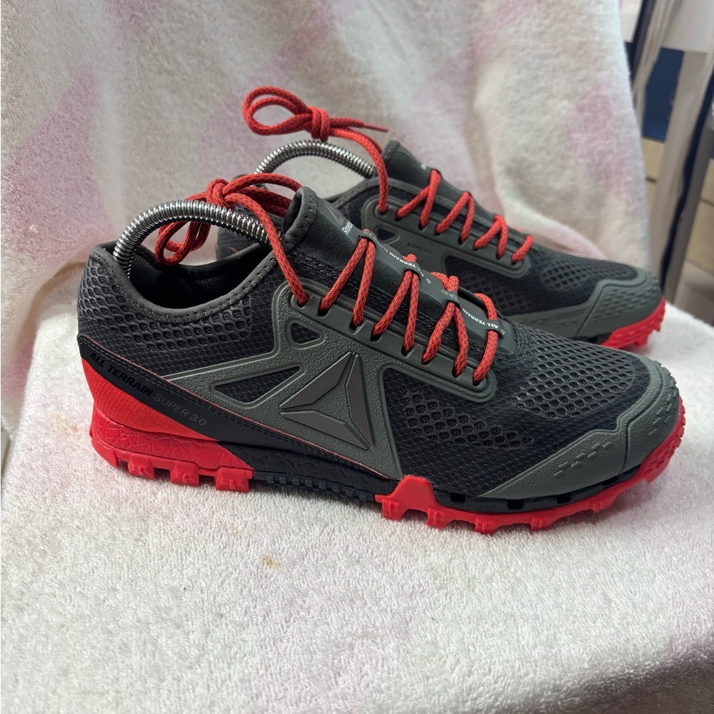 Reebok Men's All All Terrain Super 3.0 Black and Red Men Size 7 / women’s 8.5